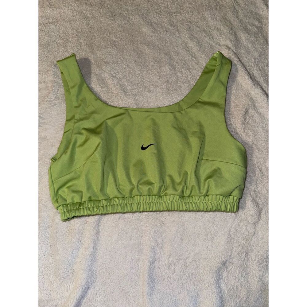 Nike sports bra size medium
